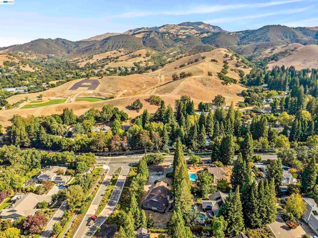 2280 Blackhawk Rd, Danville, CA 94506