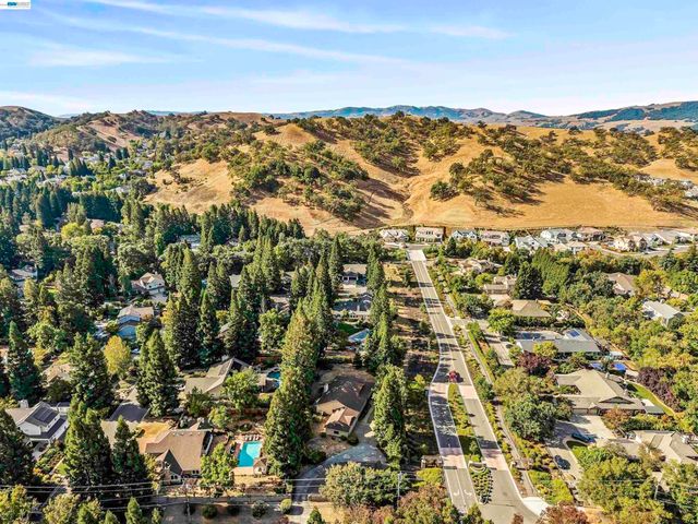2280 Blackhawk Rd, Danville, CA 94506