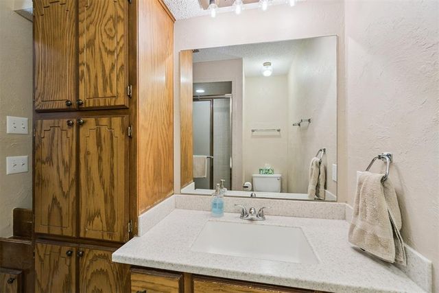 616 S Country Side Trail, Edmond, OK 73012