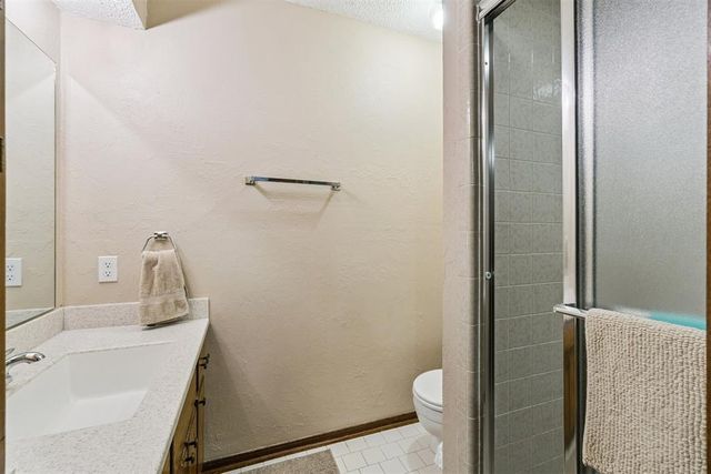 616 S Country Side Trail, Edmond, OK 73012