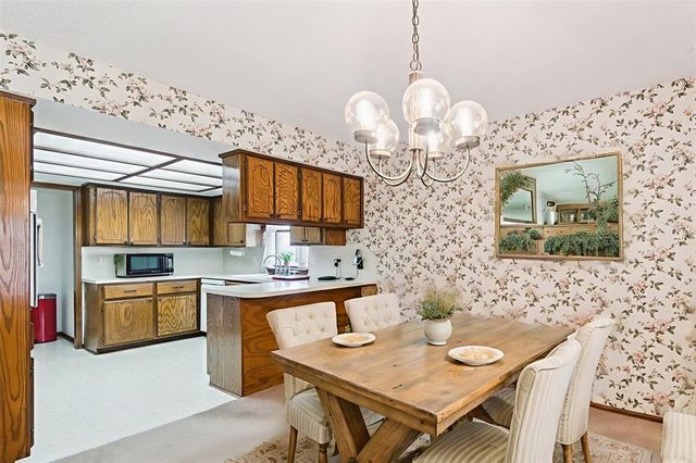 616 S Country Side Trail, Edmond, OK 73012