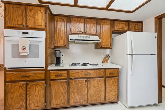 616 S Country Side Trail, Edmond, OK 73012