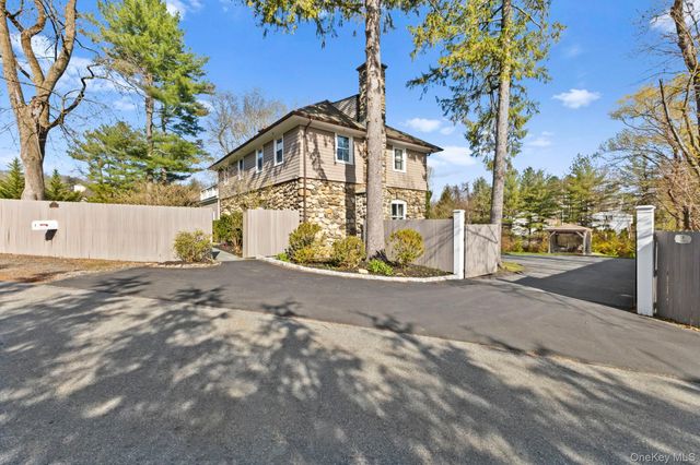 7 Rolling Hills Road, Thornwood, NY 10594