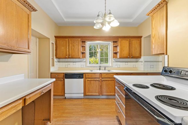 7 Rolling Hills Road, Thornwood, NY 10594
