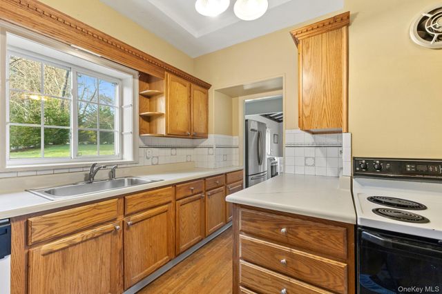 7 Rolling Hills Road, Thornwood, NY 10594