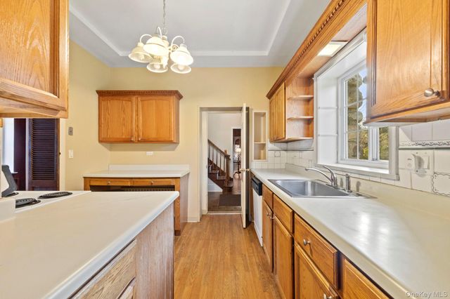 7 Rolling Hills Road, Thornwood, NY 10594