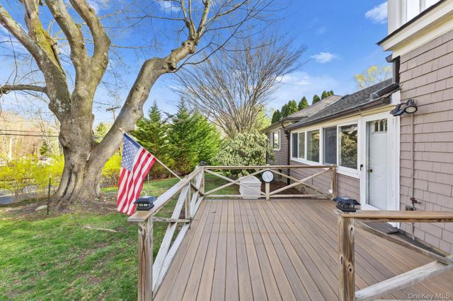 7 Rolling Hills Road, Thornwood, NY 10594