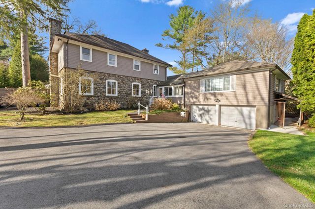 7 Rolling Hills Road, Thornwood, NY 10594