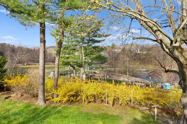 7 Rolling Hills Road, Thornwood, NY 10594