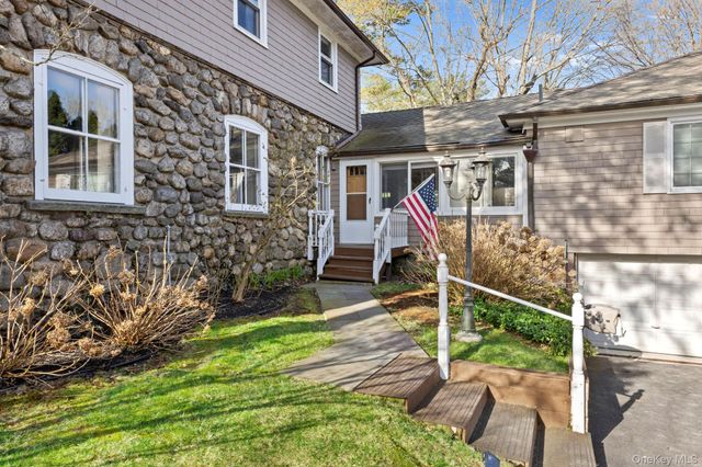 7 Rolling Hills Road, Thornwood, NY 10594