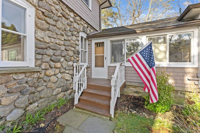 7 Rolling Hills Road, Thornwood, NY 10594
