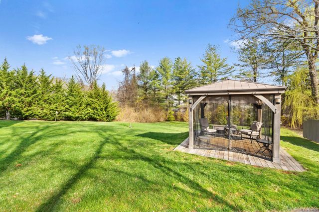 7 Rolling Hills Road, Thornwood, NY 10594