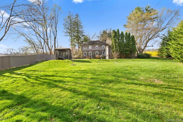 7 Rolling Hills Road, Thornwood, NY 10594