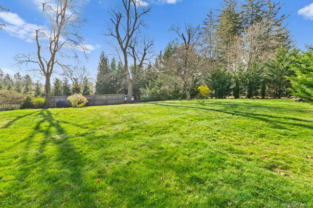 7 Rolling Hills Road, Thornwood, NY 10594