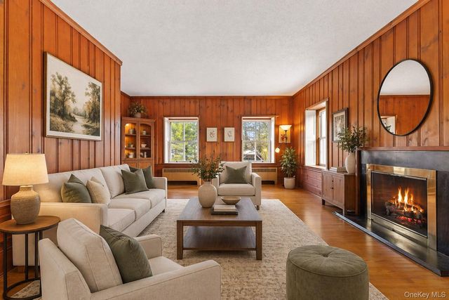 7 Rolling Hills Road, Thornwood, NY 10594