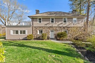 7 Rolling Hills Road, Thornwood, NY 10594