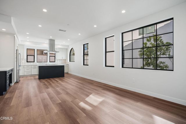 136 N Oakview Drive 101, Thousand Oaks, CA 91362