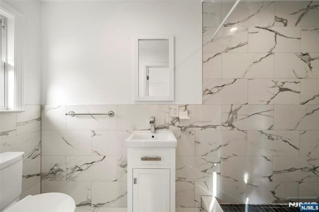 1128 Abbott Boulevard, Fort Lee, NJ 07024