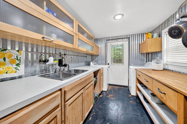 415 S Dallas Avenue, Lancaster, TX 75146