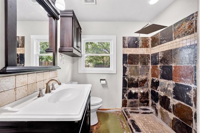 415 S Dallas Avenue, Lancaster, TX 75146
