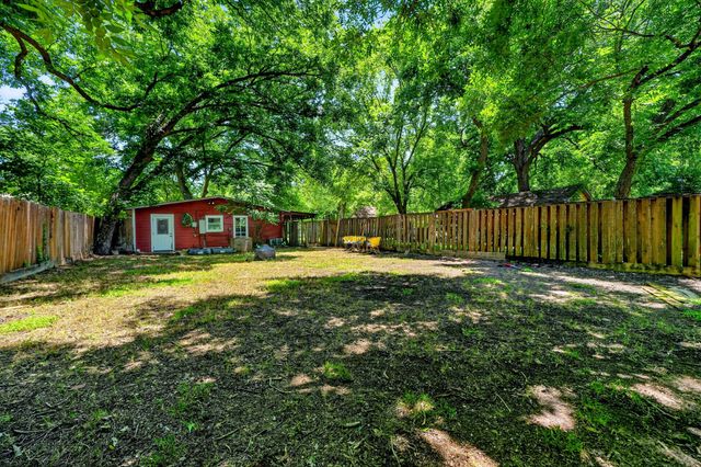 415 S Dallas Avenue, Lancaster, TX 75146