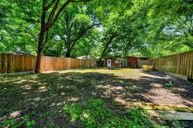 415 S Dallas Avenue, Lancaster, TX 75146