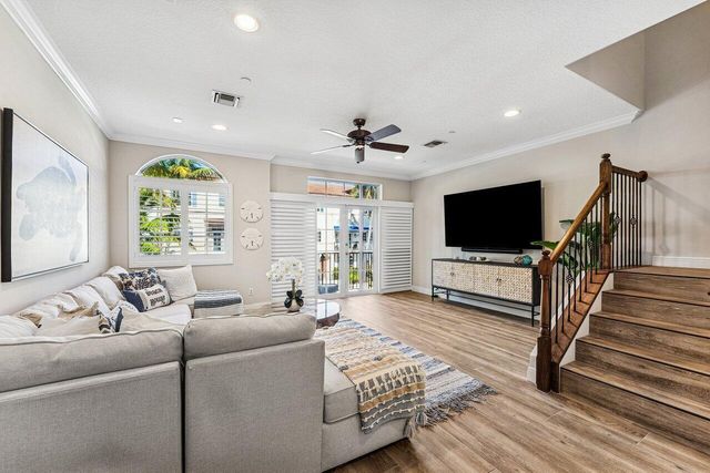 813 Estancia Way, Boynton Beach, FL 33435