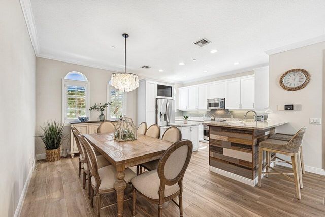 813 Estancia Way, Boynton Beach, FL 33435