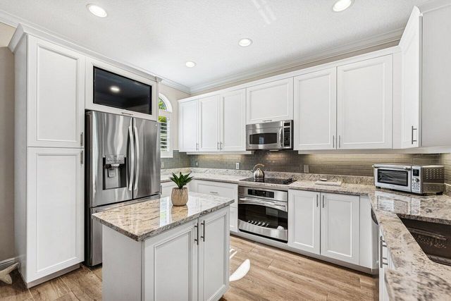 813 Estancia Way, Boynton Beach, FL 33435