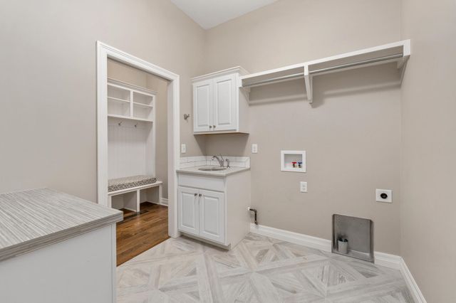 3609 N Crest St, Wichita, KS 67226