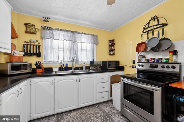 2832 FINLEY AVE, Bensalem, PA 19020