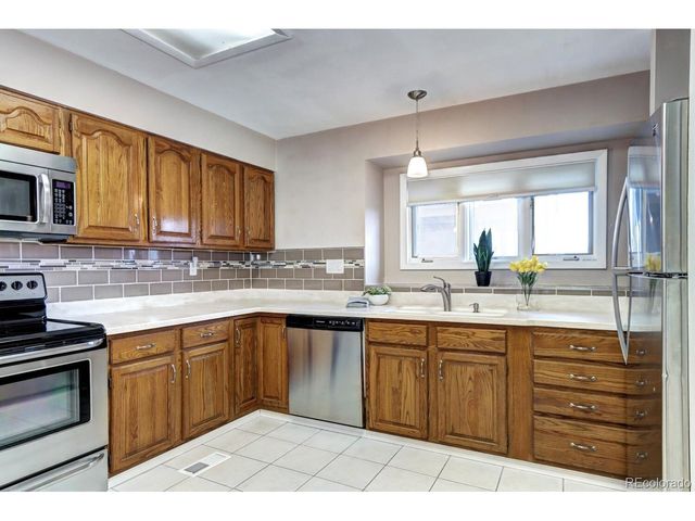 7877 S University Way, Centennial, CO 80122