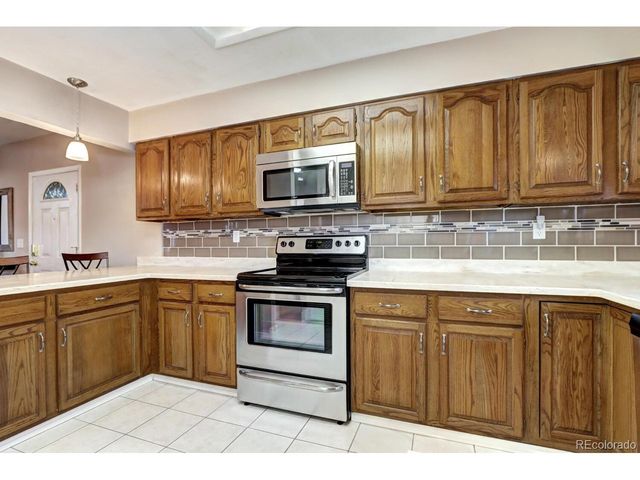 7877 S University Way, Centennial, CO 80122