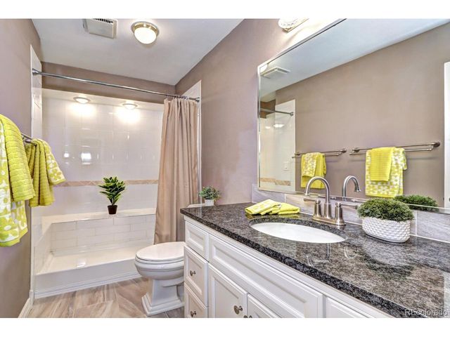 7877 S University Way, Centennial, CO 80122