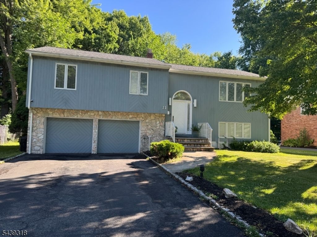 23 Ashwood Dr, Livingston Twp., NJ 07039