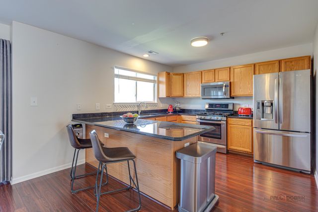 668 E Fountainview Drive, Mundelein, IL 60060
