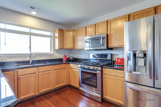 668 E Fountainview Drive, Mundelein, IL 60060