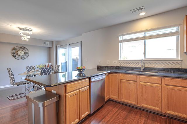 668 E Fountainview Drive, Mundelein, IL 60060