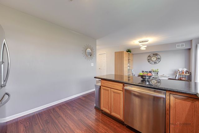 668 E Fountainview Drive, Mundelein, IL 60060