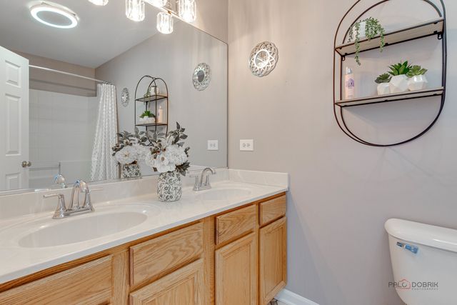 668 E Fountainview Drive, Mundelein, IL 60060