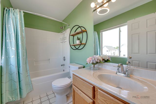 668 E Fountainview Drive, Mundelein, IL 60060