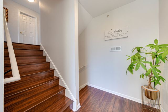668 E Fountainview Drive, Mundelein, IL 60060