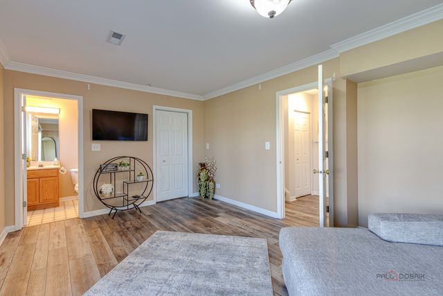 668 E Fountainview Drive, Mundelein, IL 60060