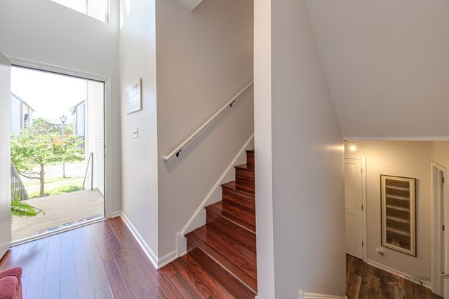 668 E Fountainview Drive, Mundelein, IL 60060