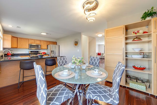 668 E Fountainview Drive, Mundelein, IL 60060