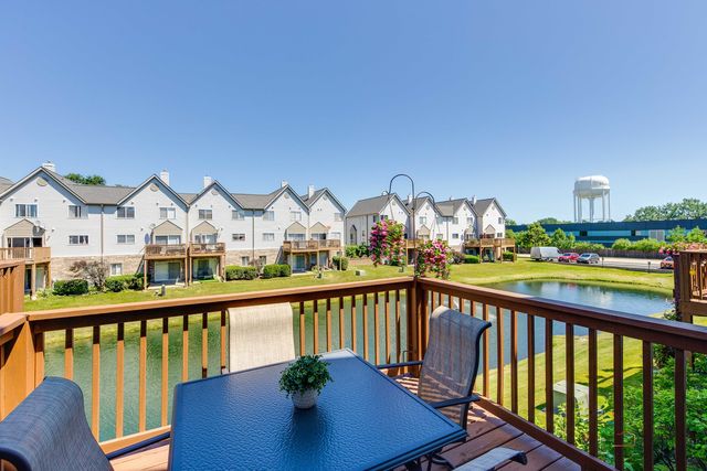 668 E Fountainview Drive, Mundelein, IL 60060