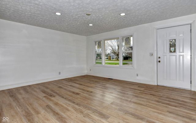 5961 N 200 W, Columbus, IN 47201