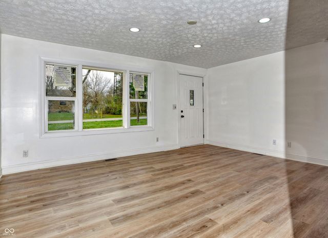 5961 N 200 W, Columbus, IN 47201