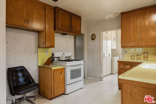 15201 Devonshire Street, Los Angeles, CA 91345