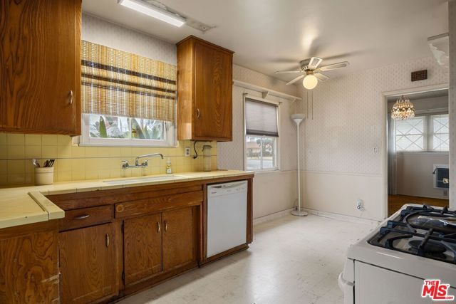 15201 Devonshire Street, Los Angeles, CA 91345